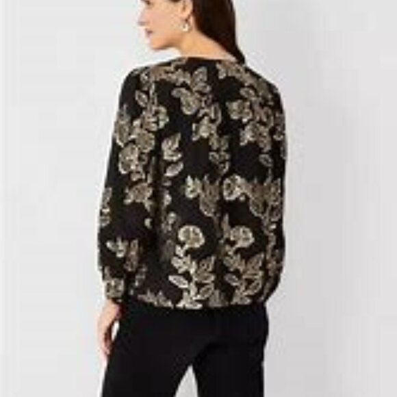 Ann Taylor Floral Jacquard Shirred V-neck Top Size M - Picture 4 of 13